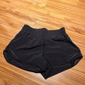 lululemon high rise hottie hot 2.5 short